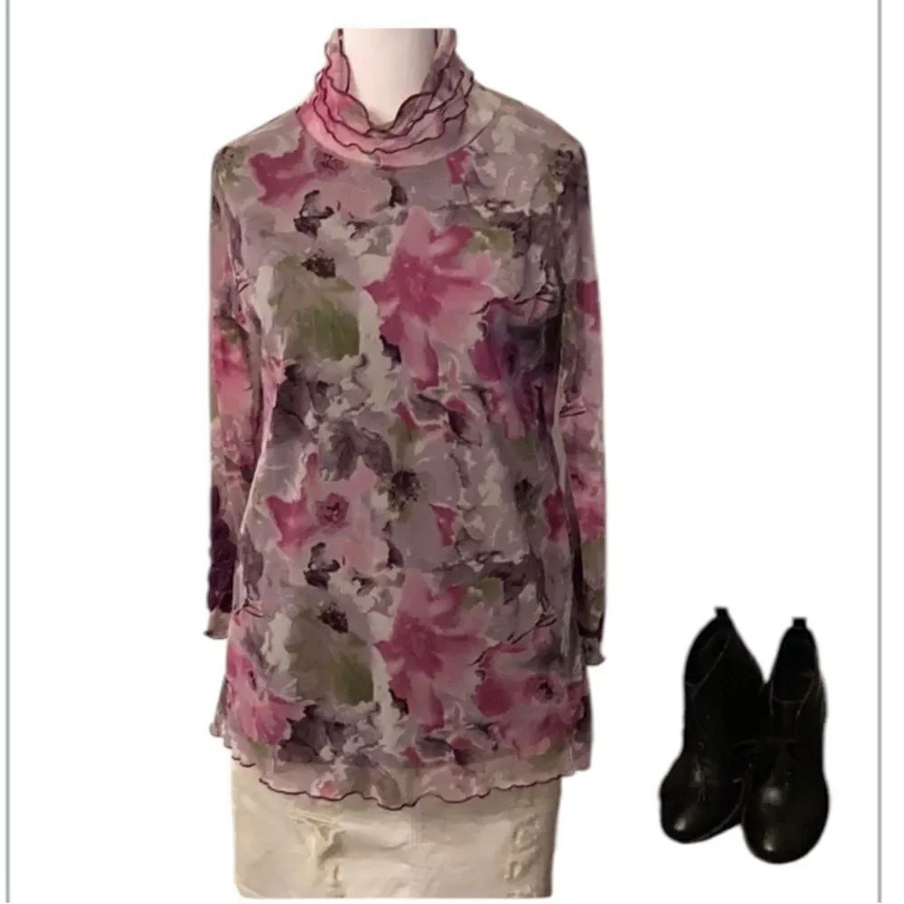 Size small long sleeve Purple pink and green flowered long sleeve top EUC